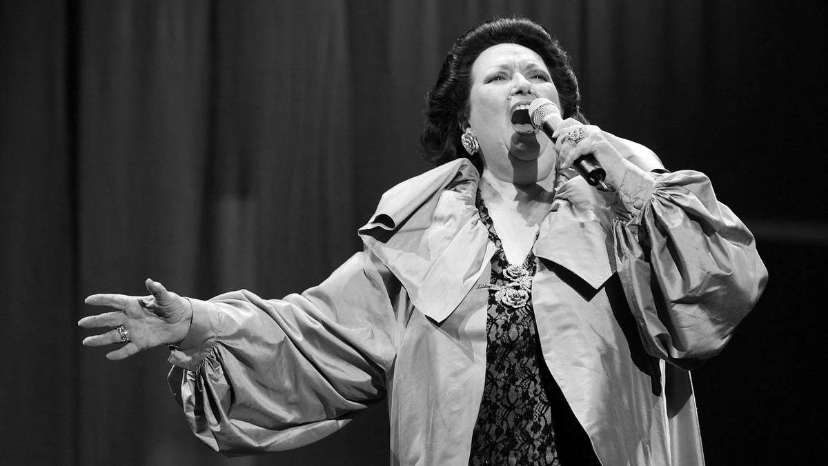 Słynna hiszpańska diwa operowa Montserrat Caballé zmarła w nocy z piątku na sobotę w szpitalu Sant Pau w Barcelonie - poinformowały źródła w tym szpitalu. Miała 85 lat.