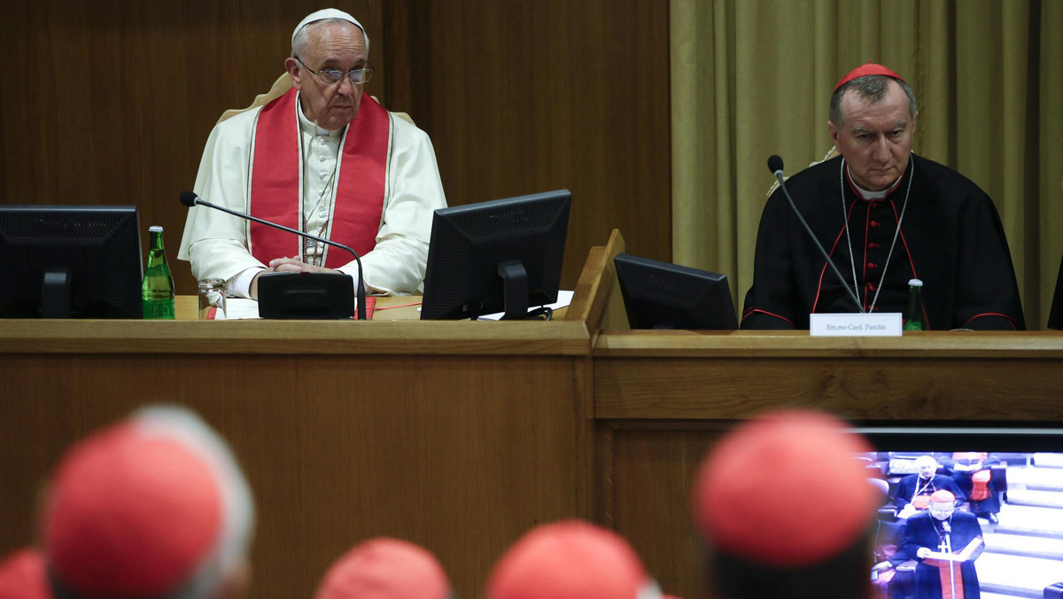 Papież Franciszek ocenił w poniedziałek, że terroryzm w Iraku i w Syrii osiągnął "niewyobrażalne wcześniej rozmiary", zaś chrześcijanie poddawani są brutalnym prześladowaniom. Papież zaapelował także do wspólnoty międzynarodowej o "właściwą odpowiedź".