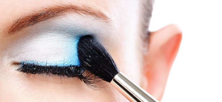 Najmodniejszy makijaż lata 2014 - błękit na powiekach