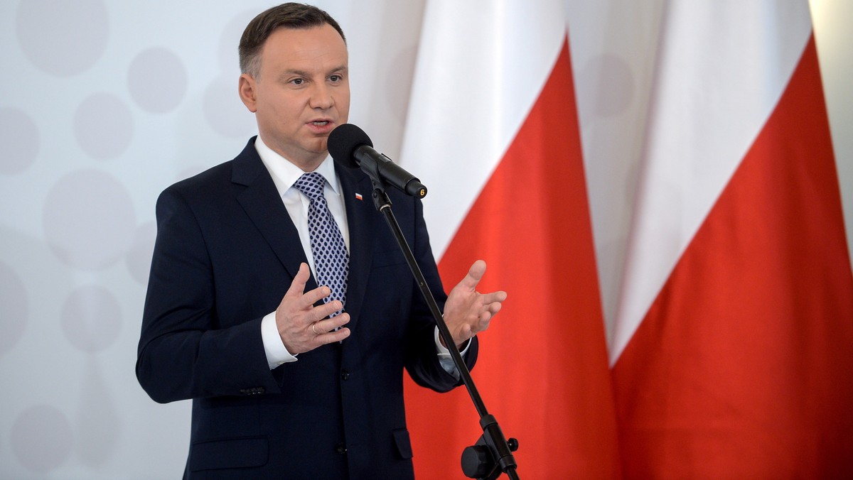 Prezydent Andrzej Duda na dorocznym Zgromadzeniu Ogólnym Sędziów TK podziękował dziś członkom Trybunału za "powrót do normalności". Jak podkreślił, ani on jako prezydent, ani inni uczciwi ludzie nie mogli się zgodzić na decyzje obozu PO ws. TK.