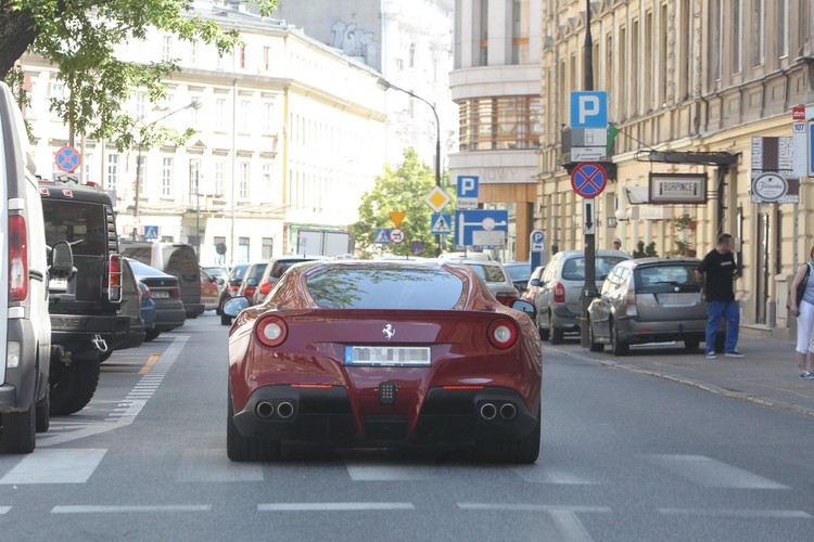 Ferrari F12 berlinetta Roberta Lewandowskiego
