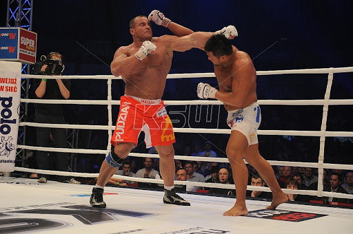 KSW 13: Ciężko oddychający "Pudzian" pokonał  Yusuke Kawaguchiego