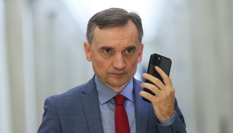 Azyl dla Ziobry. Grad opinii. Z punktu widzenia Polaka jest mi wstyd"