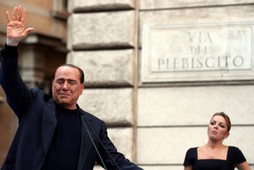 Silvio Berlusconi w czasie wiecu w Rzymie w sierpniu 2013 r.