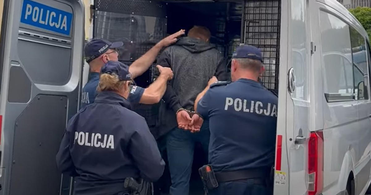 Dzieci usłyszały rozdzierający krzyk matki przed domem. Ojciec owijał ją taśmą