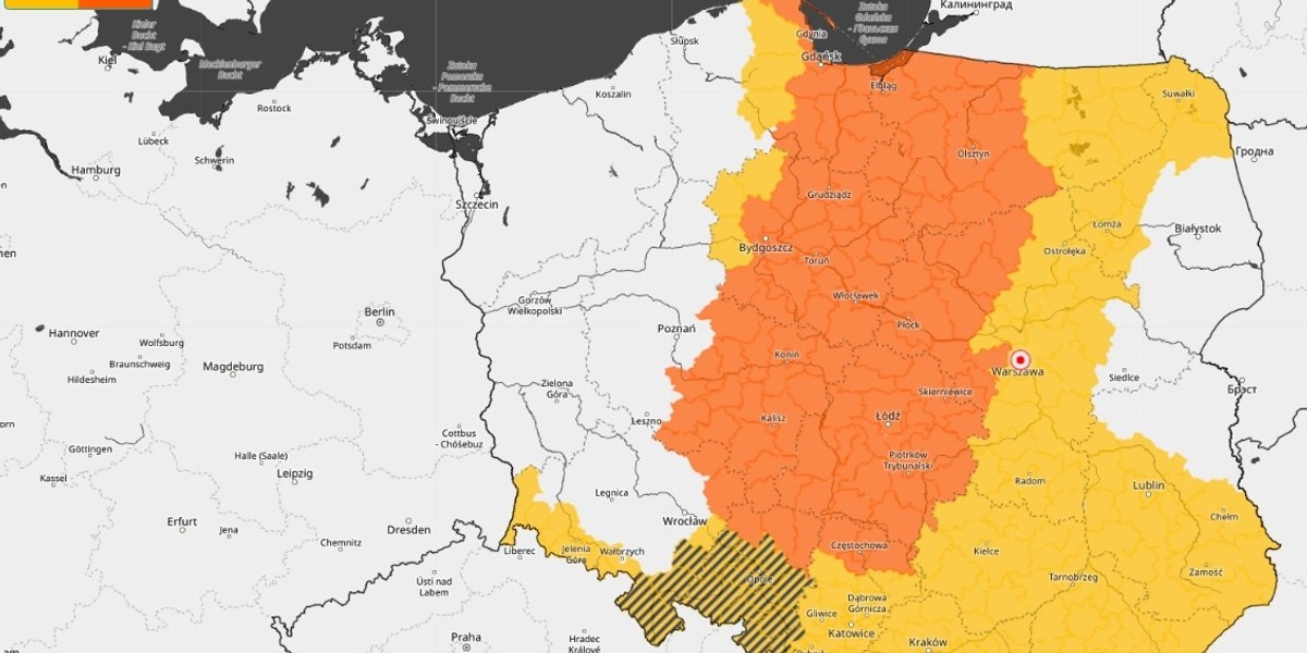 IMGW ostrzega przed intensywnymi opadami deszczu i silnym wiatrem. 