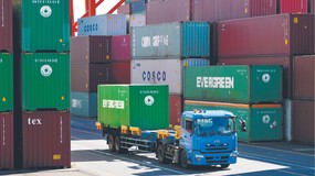 Saldo handlowe Polski na coraz większym minusie. Jedną z przyczyn umocnienie złotego