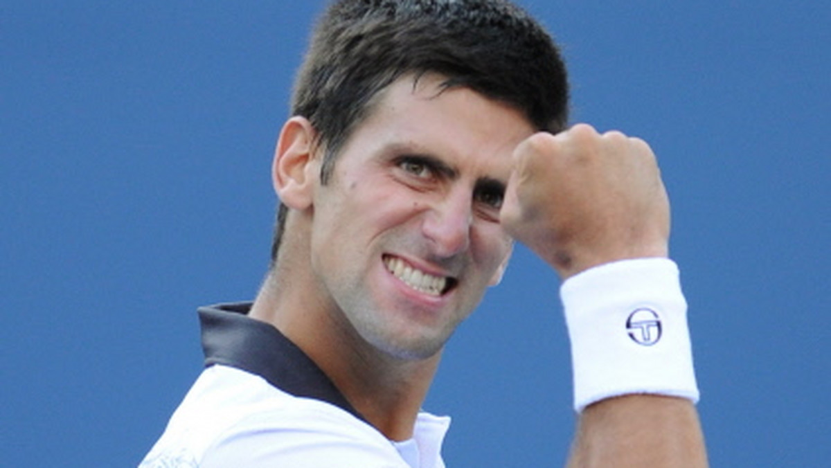 Przed nietuzinkowym zadaniem stanął najlepszy obecnie tenisista na świecie, Novak Djokovic. W trakcie jednego z treningów w trakcie Australian Open, Serbowi zostało rzucone wyzwanie, które z radością podjął...