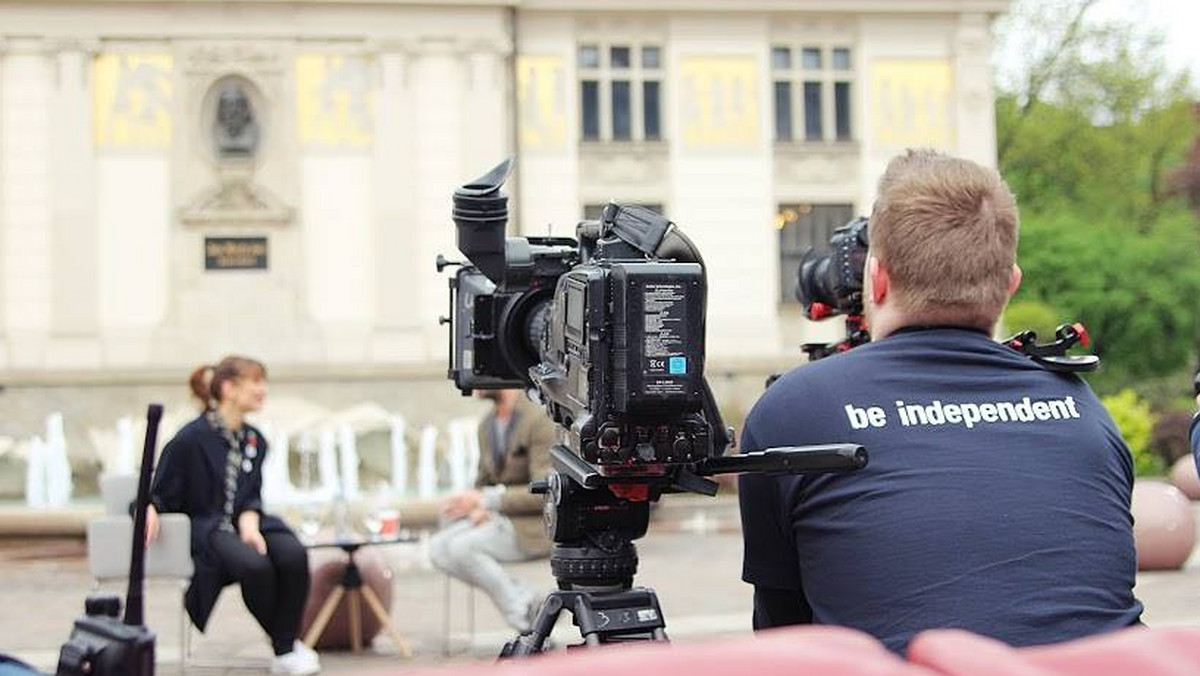 Festiwal Netia Off Camera zaprasza do Miasteczka Filmowego, które od 28 kwietnia do 7 maja będzie działać na placu Szczepańskim w Krakowie. Każdego festiwalowego dnia Olivier Janiak o 12:00 i 16:00 będzie spotykać się z gwiazdami. Swój udział potwierdzili twórcy związani z topowymi polskimi filmami i serialami.