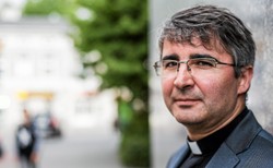 "Nadchodzi sąd nad tymi wilkami w koloratkach". Ks. Prusak wygłosił przejmujące kazanie o pedofilii