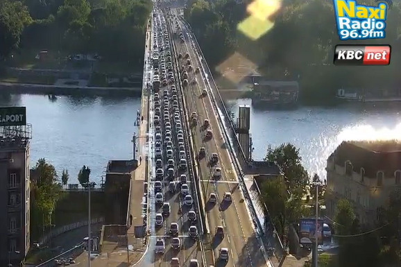 ZAVRŠEN BEOGRADSKI MARATON, SAOBRAĆAJ SE VRAĆA U NORMALU Brankov most pušten u saobraćaj, krenuli automobili i autobusi