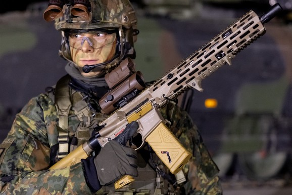 OVAJ POTEZ ĆE RAZBESNETI PUTINA! Članica NATO šalje vojsku na granice Poljske! Stiglo upozorenje: "Sve zemlje koje su pripadale Sovjetskom savezu..."