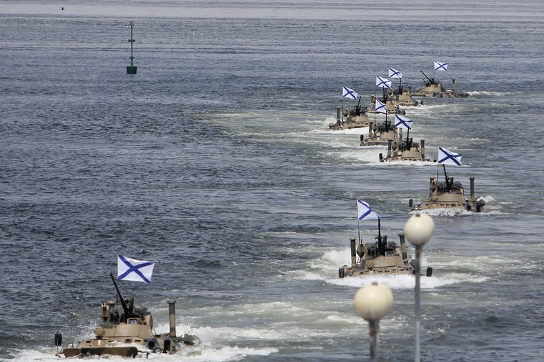 Parady z okazji rosyjskiego święta floty