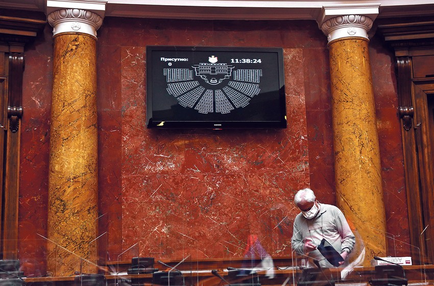 Poslanicima će biti obezbeđeni i viziri kao zaštita od korone