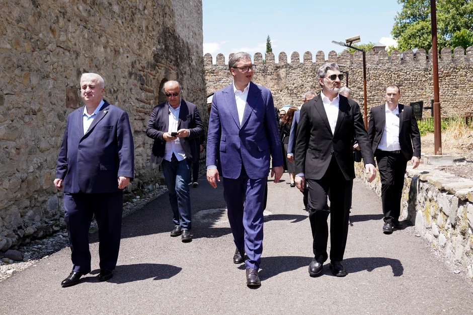 Aleksandar Vučić sa suprugom Tamarom u poseti manastiru Sveti Đorđe   