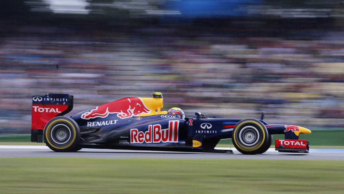 Mark Webber z Red Bulla i Kimi Raikkonen z Lotusa wykręcili najlepsze czasy na treningach przed Grand Prix Malezji. Kwalifikacje do drugiego wyścigu w sezonie odbędą się w sobotę o godz. 9, a wyścig w niedzielę o tej samej porze.