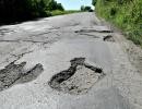 Dziury w ukraińskich drogach mają prawie długość równika