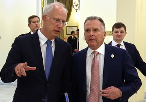 Kiril Dmitrijev i Stiv Vitkof