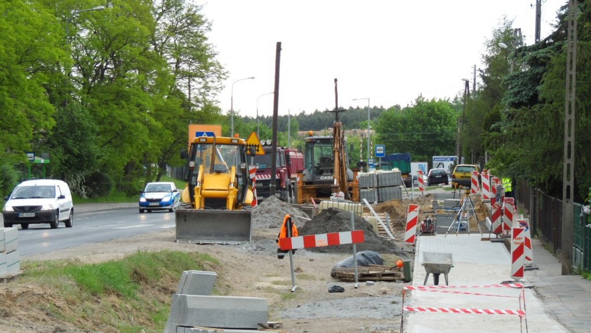 Poznańskie samorządy pomocnicze od nowego roku mają otrzymać dodatkową pulę środków finansowych na remonty chodników i modernizacje dróg.