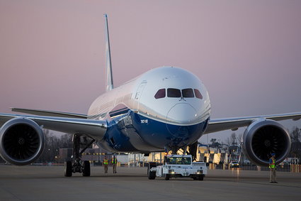 Zadebiutowały nowe samoloty Airbusa i Boeinga. Tego samego dnia