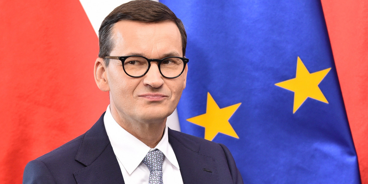 Premier Mateusz Morawiecki. Ile bochenków chleba może kupić za swoją pensję.