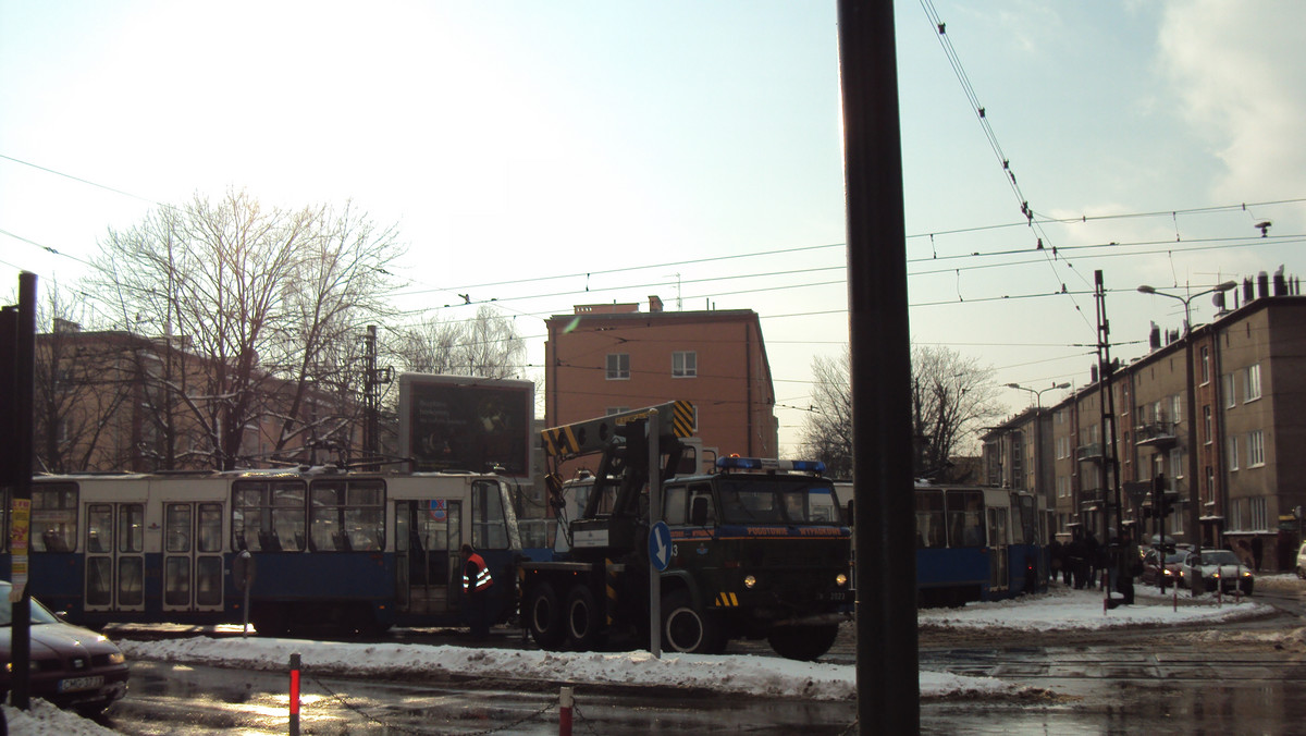 Zderzenie tramwajów na ulicy Wielickiej w Krakowie, trzy osoby zostały lekko ranne - dowiedział się portal Onet.pl