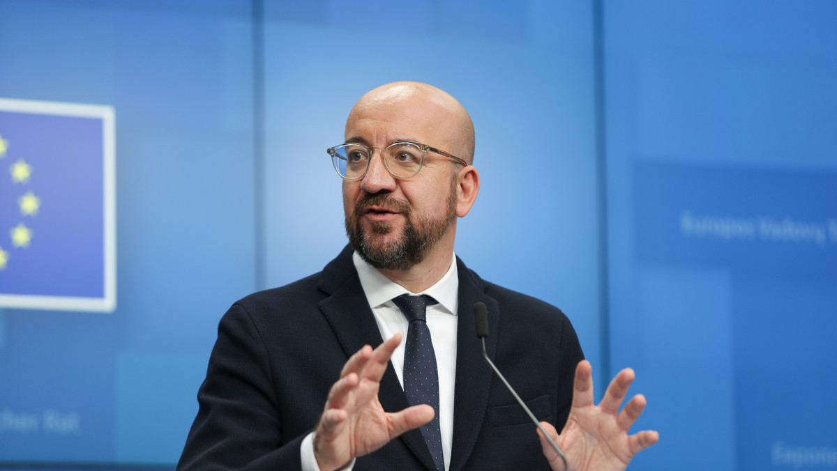 Szef Rady Europejskiej Charles Michel powiedział, że jest mu "bardzo przykro" z powodu tego, co stało się w Ankarze, gdzie podczas spotkania przedstawicieli instytucji UE z prezydentem Turcji Recepem Tayyipem Erdoganem zabrakło krzesła dla szefowej KE Ursuli von der Leyen.