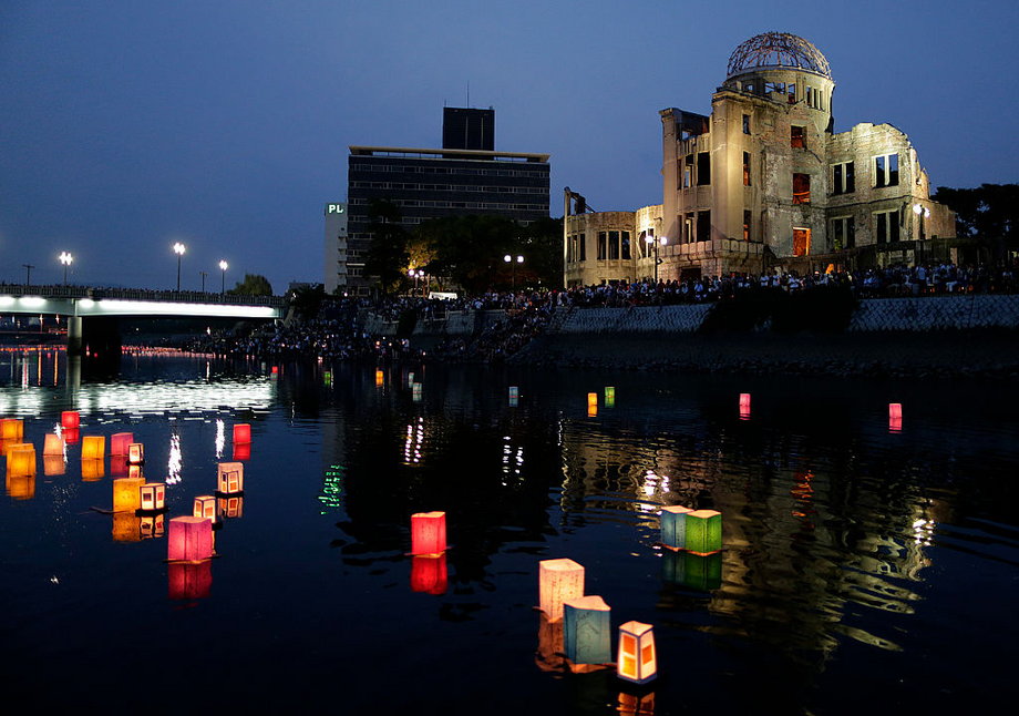 Nagasaki. Co roku w rocznicę zrzucenia bomby odbywa się uroczystość upamiętniająca ofiary
