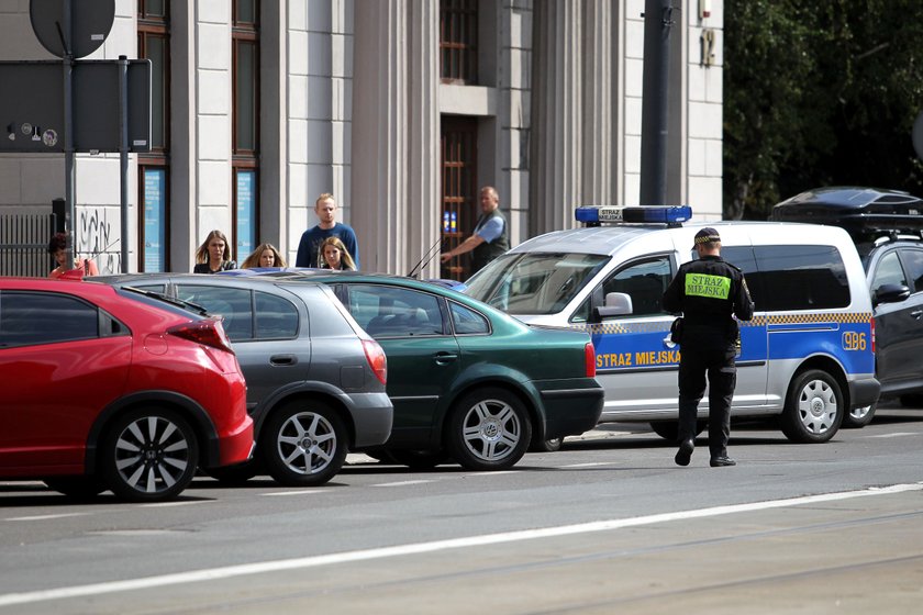 Strażnicy miejscy w Katowicach chcą podwyżek i prowadzą strajk włoski