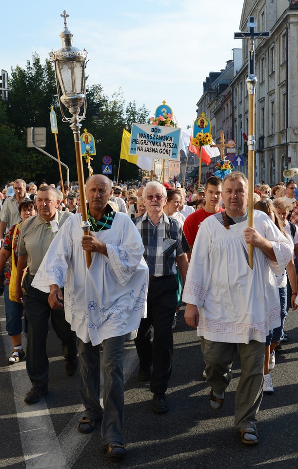 Pielgrzymi z Warszawy w drodze na Jasną Górę