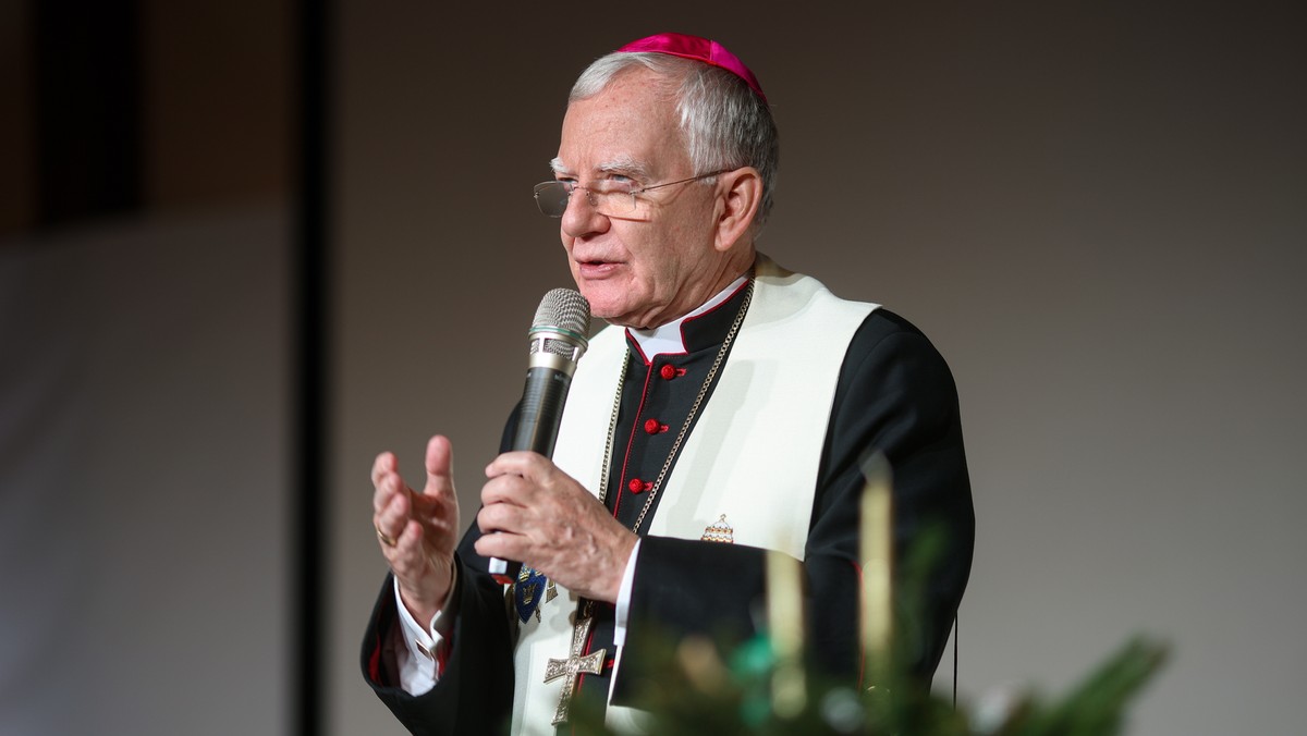 Metropolita krakowski abp Marek Jędraszewski odwołany z kapituły medalu Cracoviae Merenti przez radnych Krakowa [Źródło: Onet]