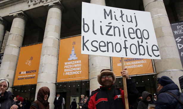 "Ksenofobi niech się gonią...". Protest w Dniu Solidarności z Uchodźcami