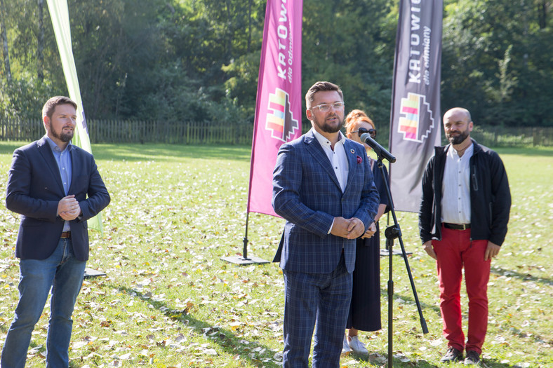 Fot. S. Rybok, od lewej Maciej Biskupski, przewodniczący RM, Marcin Krupa, prezydent MK  Leszek Zmełty, Kierownik budowy