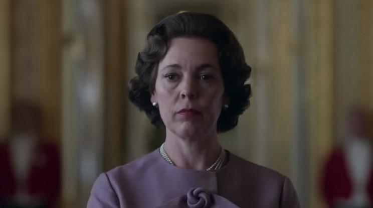 Olivia Colman Erzsébet Királyné szerepében a The Crown új évadában