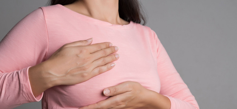 Dlaczego piersi bolą? Wyjaśnia ginekolog