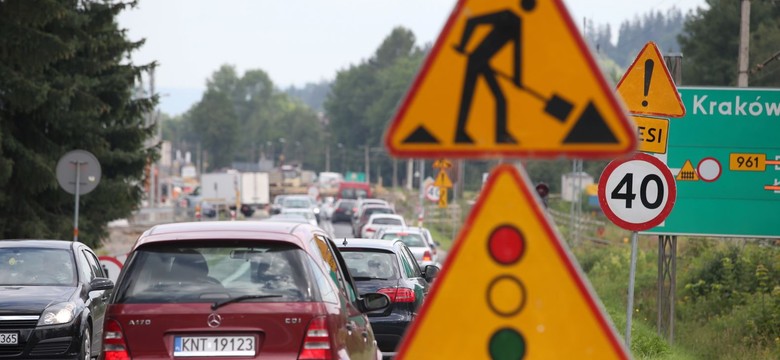 Kierowcy w potrzasku na Zakopiance. Przez miesiąc ruch wahadłowy i gigantyczne korki