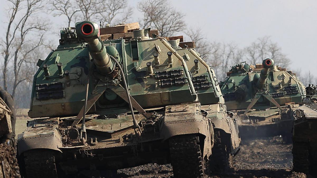 Rosyjski sprzęt wojskowy w obwodzie rostowskim nieopodal granicy z Ukrainą