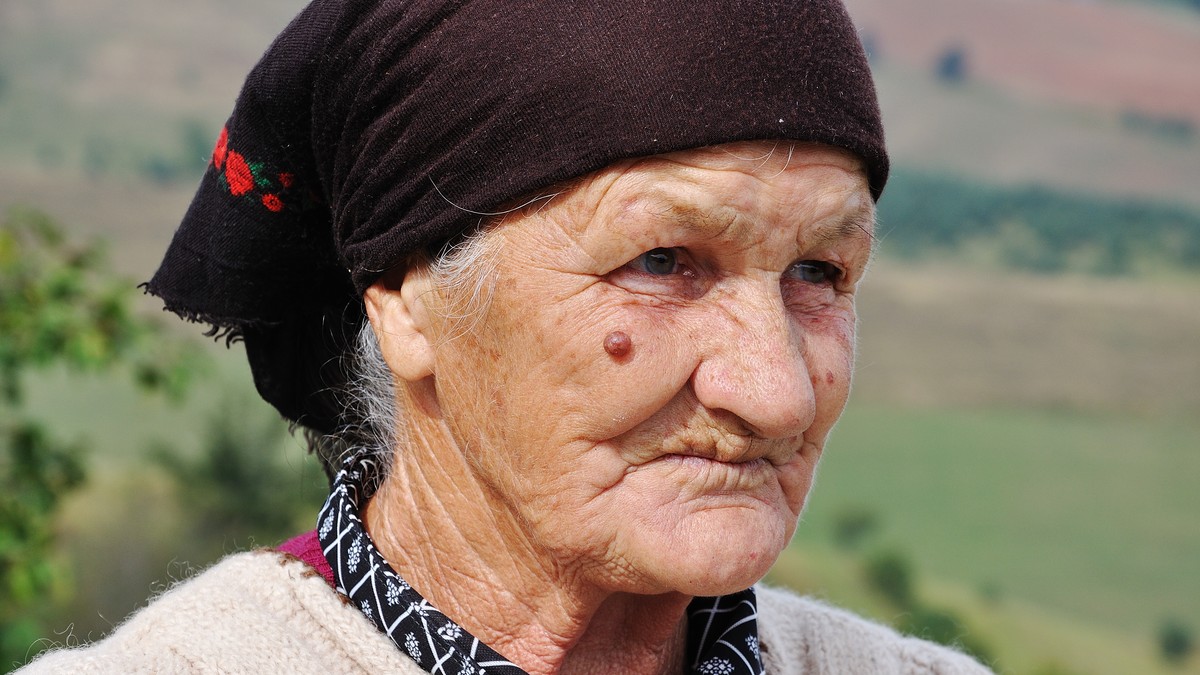 "Uskrs stiže, ne daju mi da viđam praunuka, umreću, a neću ga upoznati" / ILUSTRACIJA