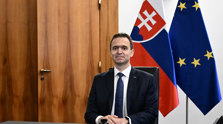 Az öt éve tartó,  magas kormányköröket is érintő szlovák korrupciós ügy  megoldásán dolgozik Ódor Lajos megbízott kormányfő/Fotó: MTI/EPA/Christian Bruna