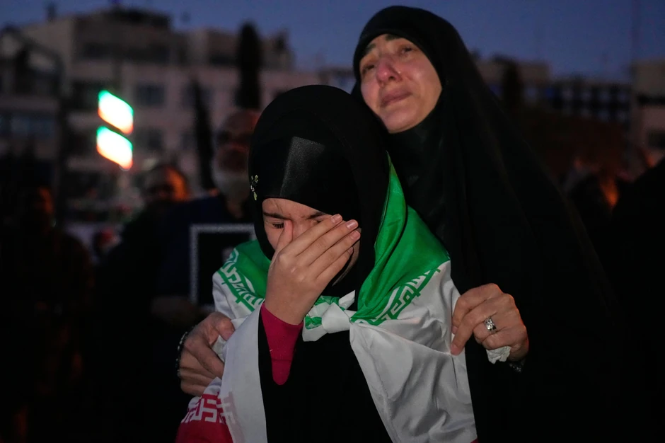 Veliki skup pristalica režima u Teheranu 1. marta nakon objave smrti ajatolaha Alija Hamneja