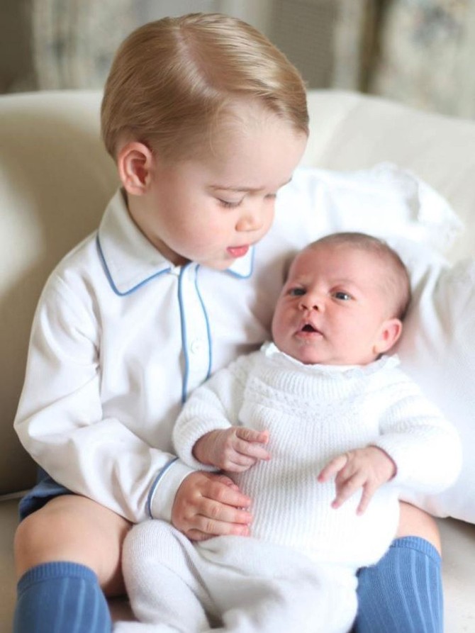 Princ Džordž i princeza Šarlot: njihova prva zajednička fotografija za javnost