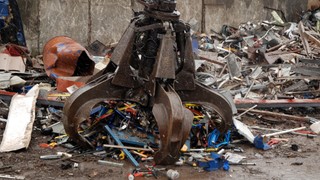 Gruz po pracach remontowych: Czy można go sprzedać? Jakie formalności trzeba spełnić?