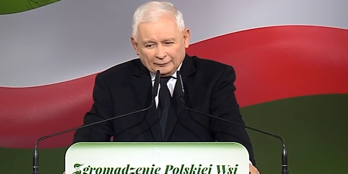 Jarosław Kaczyński, prezes PiS, podczas niedzielnego zgromadzenia w Przysusze.