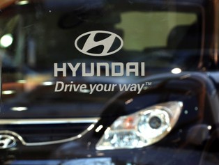 Armia ściga Hyundaia za mundur