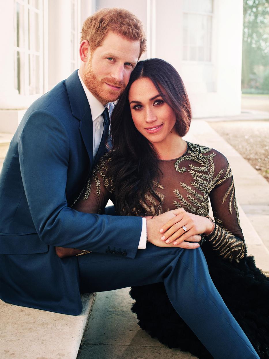 Harry és kedvese, Meghan a hivatalos eljegyzési fotón / Fotó: Northfoto