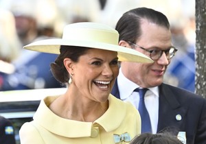Švedska princeza Viktorija očarala Stokholm u elegantnom kompletu puter žute nijanse