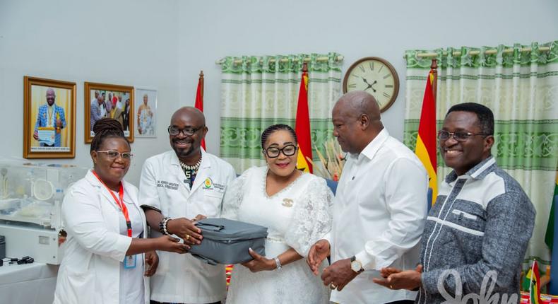 John Mahama at Dodowa hospital