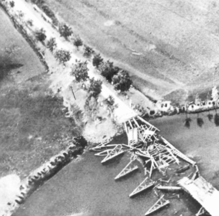  Zbombardowany most na Bzurze