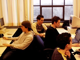 Uczelnie niepubliczne walczą o przetrwanie