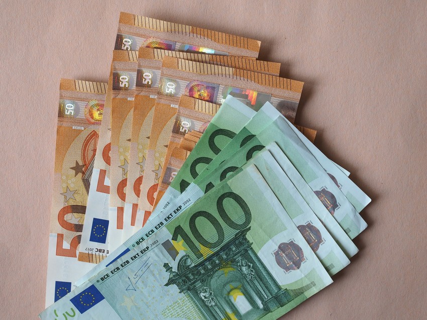 100 evra profimedia-0398960047
